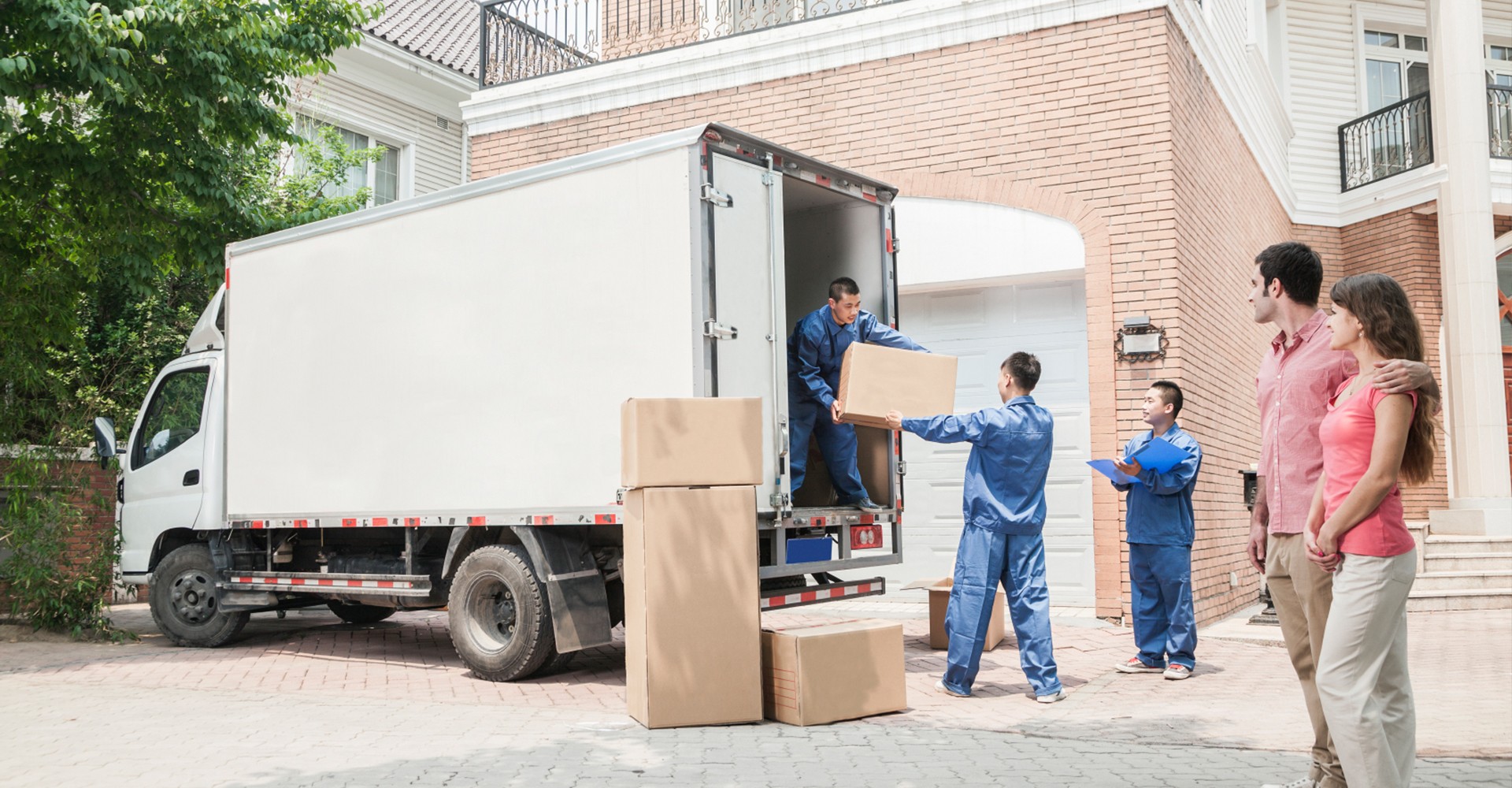 What are the responsibilities of M4 packers and movers?